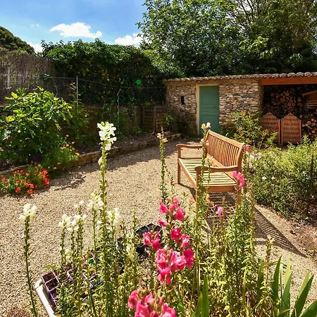 2 Bedroom Gorgeous In Villes-sur-Auzon